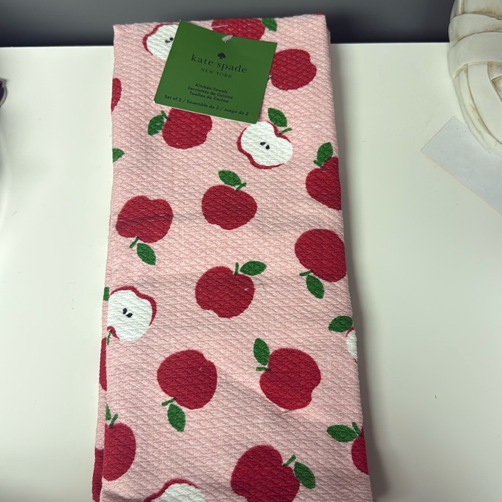 Kate Spade Apple 🍎 Print Towel set of 2